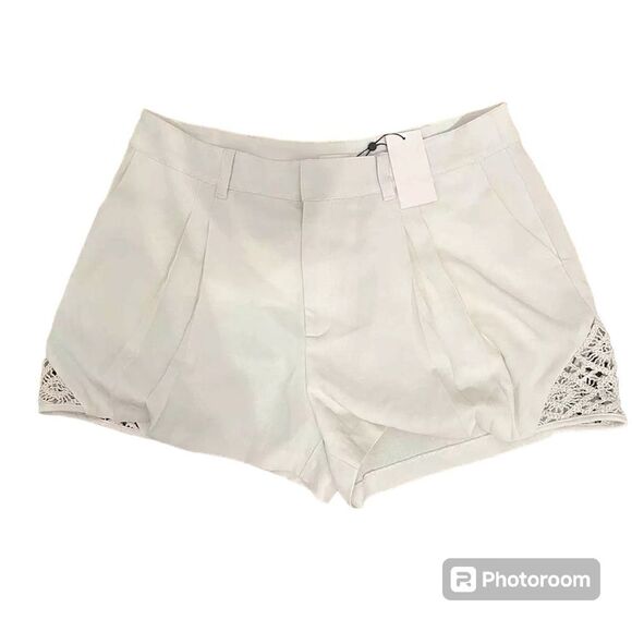 Cinq à Sept NWT Corinna Crochet Lace Shorts in Light Plaster size 14 - Picture 9 of 12